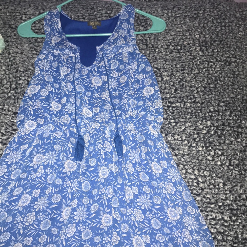 3/10 !! floral, sleeveless dress ✨